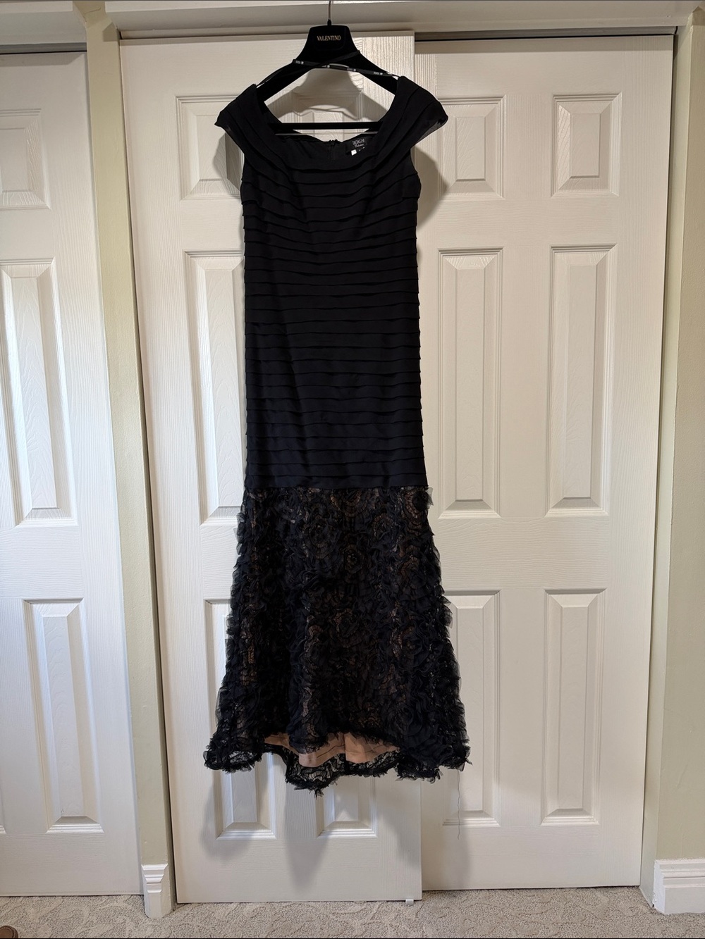 TADASHI COLLECTION BLACK PINTUCK & FLORAL LACE LINED MERMAID BOTTOM EVENING GOWN